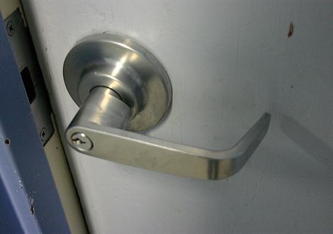 Cerradura de puerta para servicio urgente de cerrajería en Sant Joan Despí